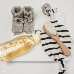 slofjes-baby-gebreid-blauw-newborn-prematuur-babywear-babykleding-kraambezoek-boek-beer-01