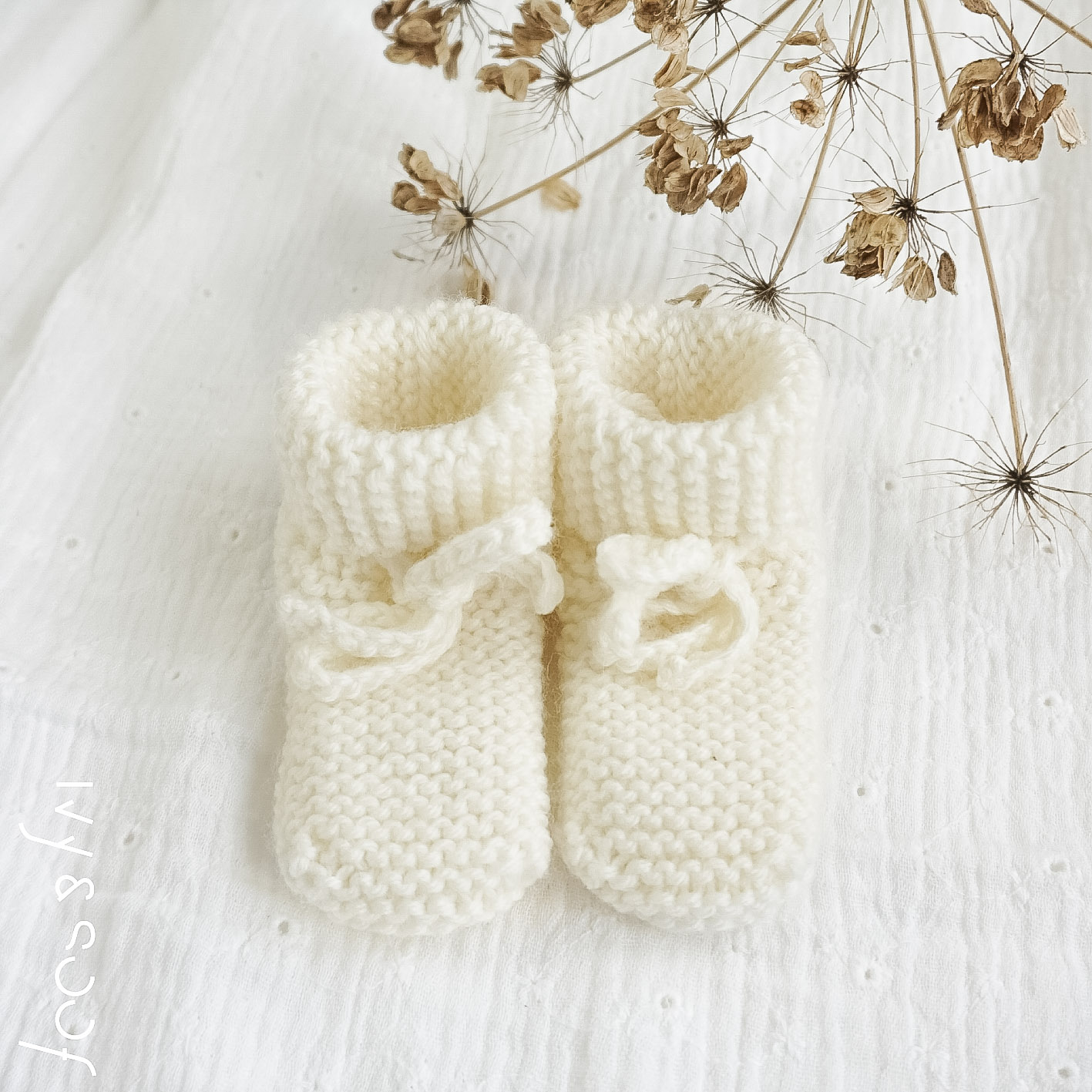 Gebreide babyslofjes Ecru - Ivy and - Babykleding - Babywinkel Ridderkerk