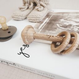 Houten Baby Rammelaar Bijtring | Ivy and Soof