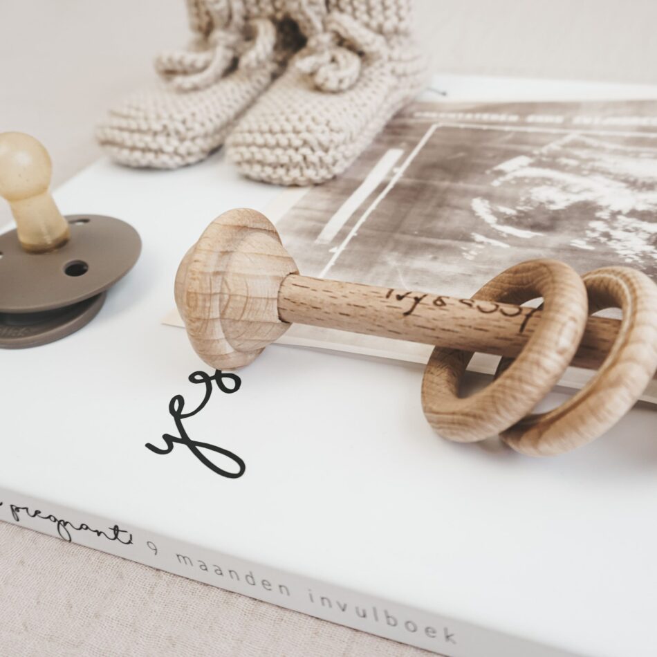 Houten Baby Rammelaar Bijtring | Ivy and Soof