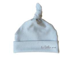 Newborn mutsje baby blauw Hi Little One | Babymuts | Geboortepakje met muts | Ivy and Soof
