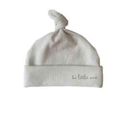 Newborn mutsje beige Hi Little One | Babymuts | Geboortepakje met muts | Ivy and Soof