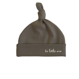 Baby Mutsje Bruin Hi Little One | Ivy and Soof