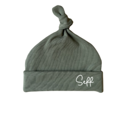 Mutsje met naam olijf | Geboortemutsje | Geboortepakje met mutsje | Newborn mutsje personaliseren baby | Ivy and Soof