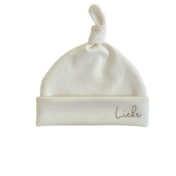 Mutsje met naam personaliseren Creme | Geboortepakje met muts | Ivy and Soof