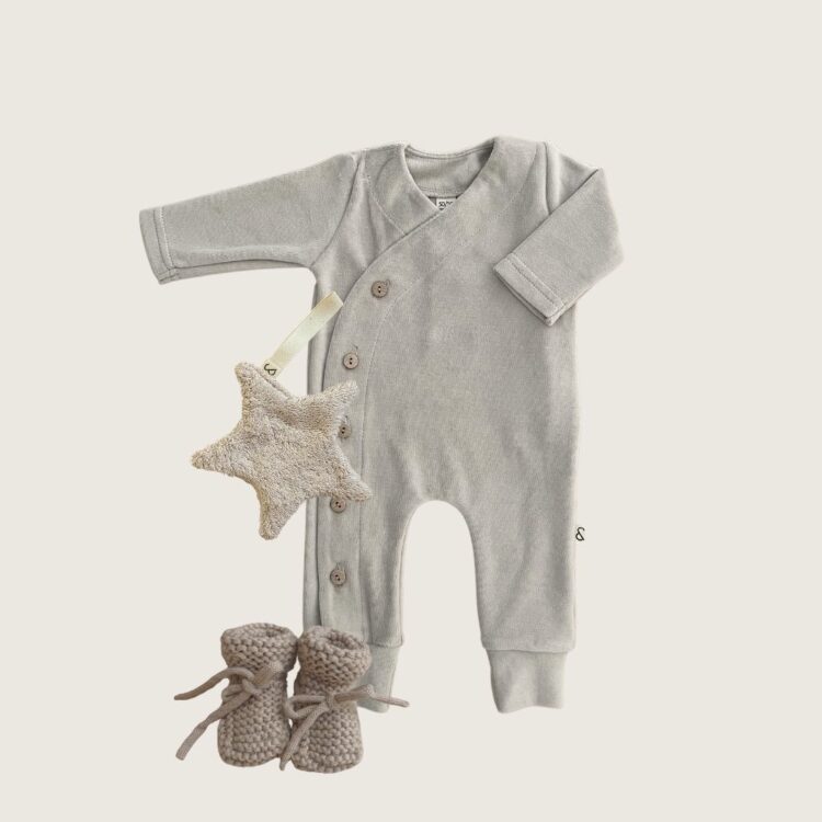 Geboortepakje met muts beige - Geboorteset unisex - Babykleding Ivy and Soof