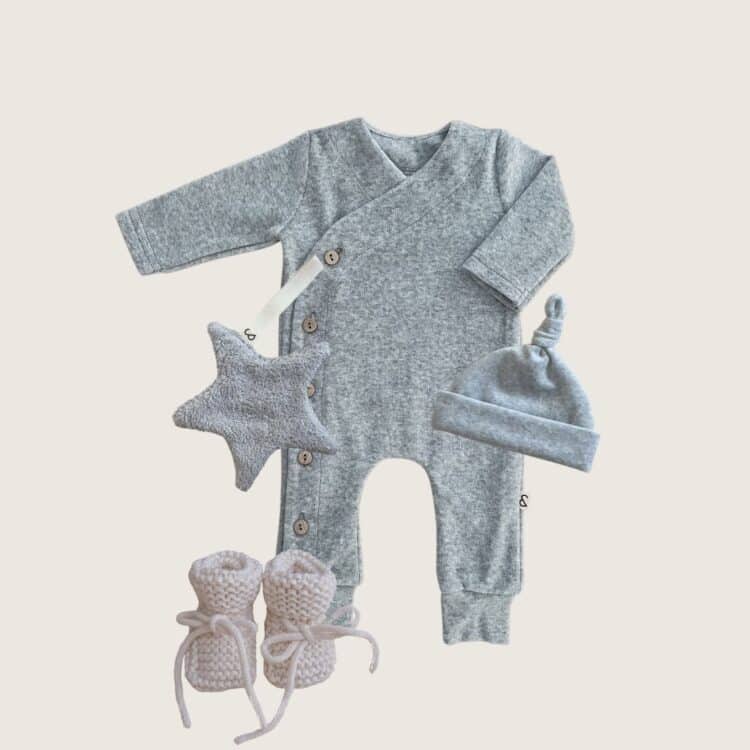 Geboortepakje met muts grijs - Geboorteset jongen - Babykleding Ivy and Soof