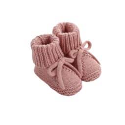 Gebreide babyslofjes oud roze - prematuur slofjes old pink kleur - Ivy and Soof