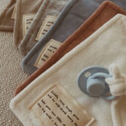 Speendoekje vierkant met label - velours - Ivy and Soof