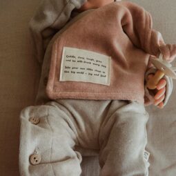 Speendoekje vierkant met katoenen label roze - Ivy and Soof